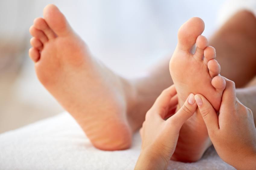 13 Reasons To Give Yourself A Foot Massage How To Do It