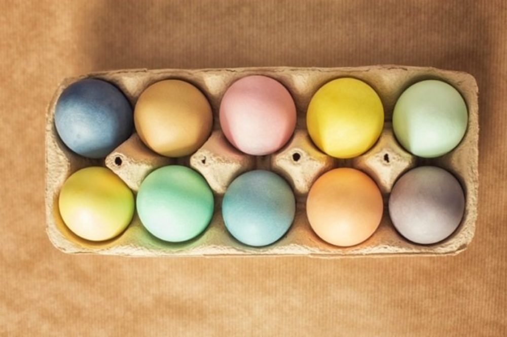 How To Naturally Dye Easter Eggs