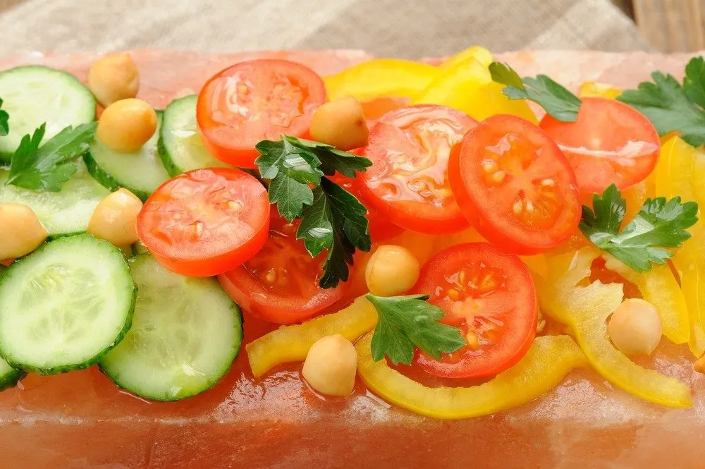 https://www.naturallivingideas.com/wp-content/uploads/2019/12/Salad-on-himalayan-salt-block-1000x665.jpg.webp